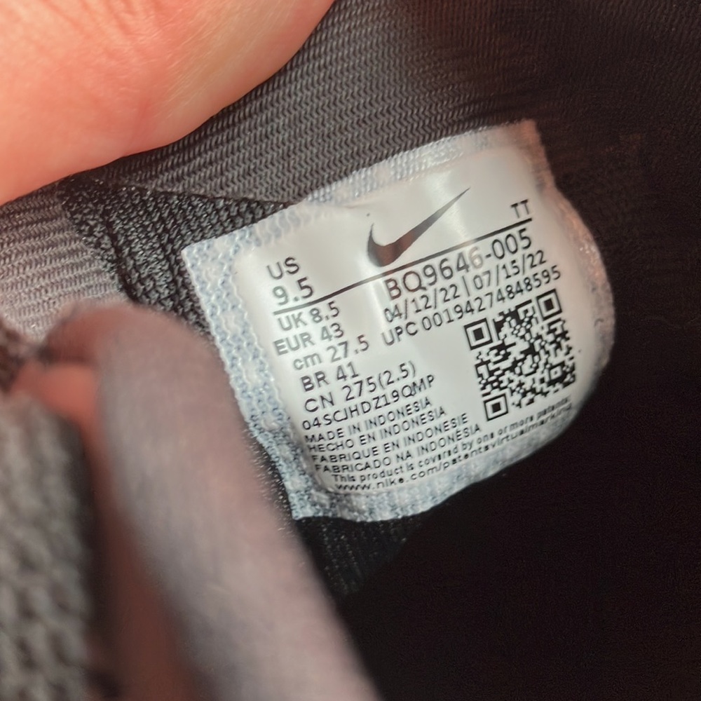 Nike - Picture 13 of 17